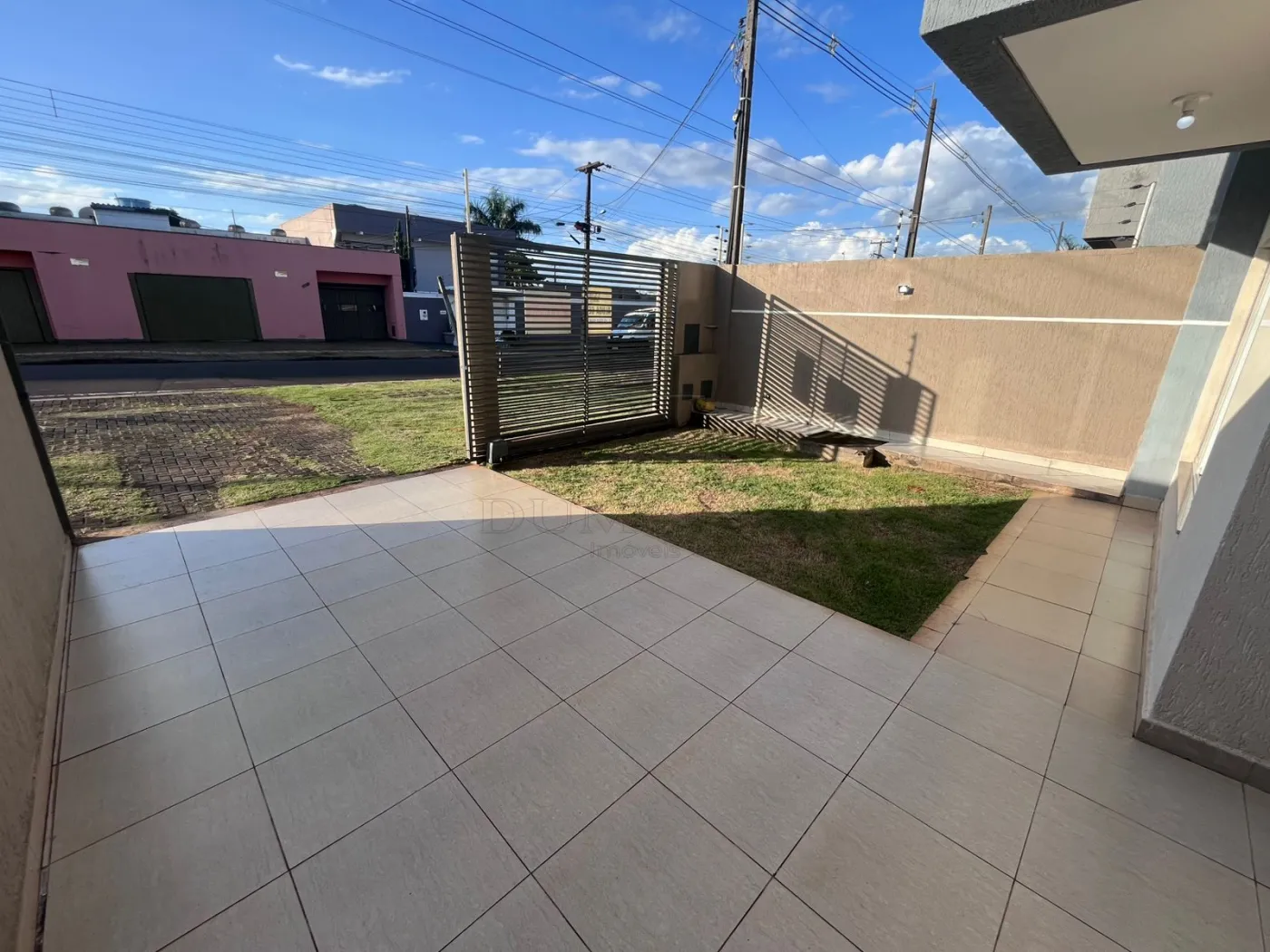 Sobrado para locação, com 03 dormitórios no Jardim Ana Cristina