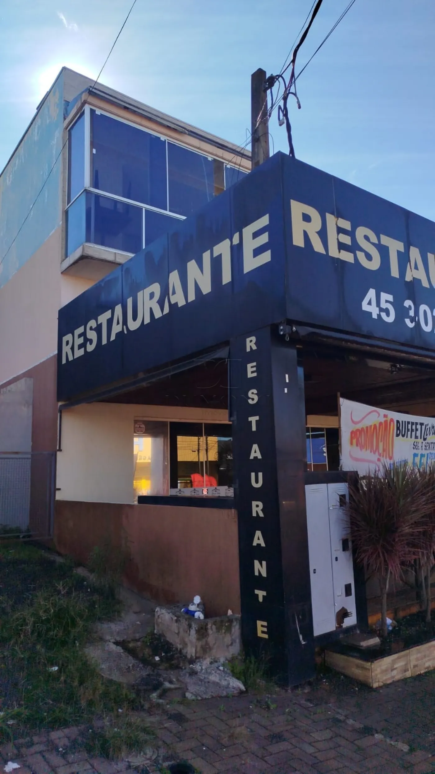 Prédio Comercial e Residencial localizado