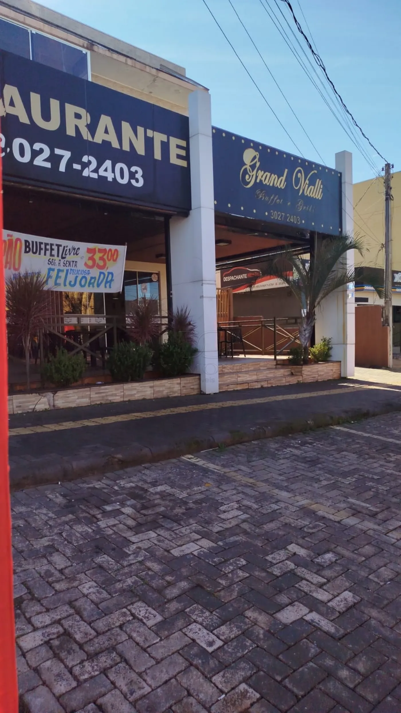 Prédio Comercial e Residencial localizado