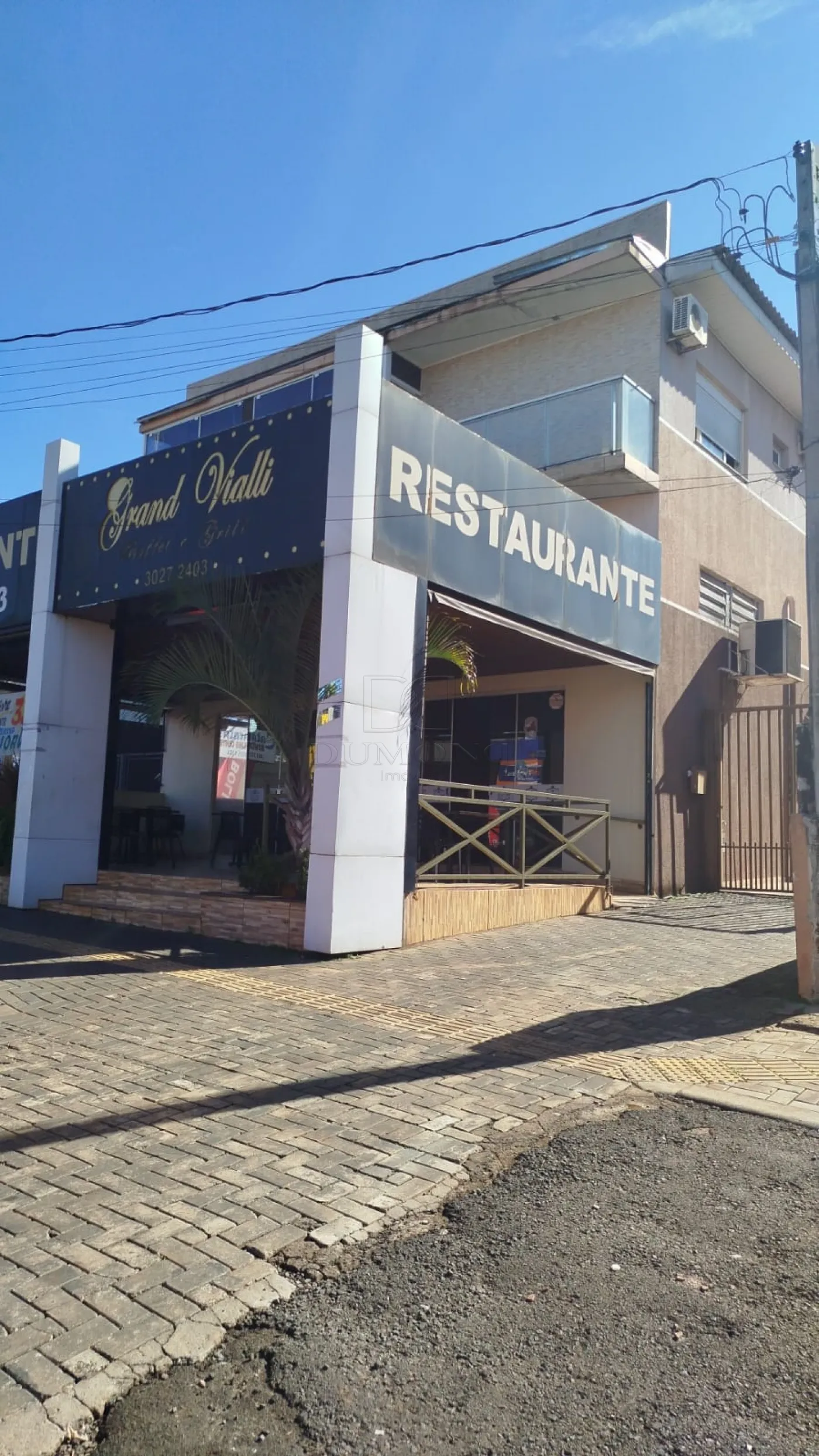 Prédio Comercial e Residencial localizado