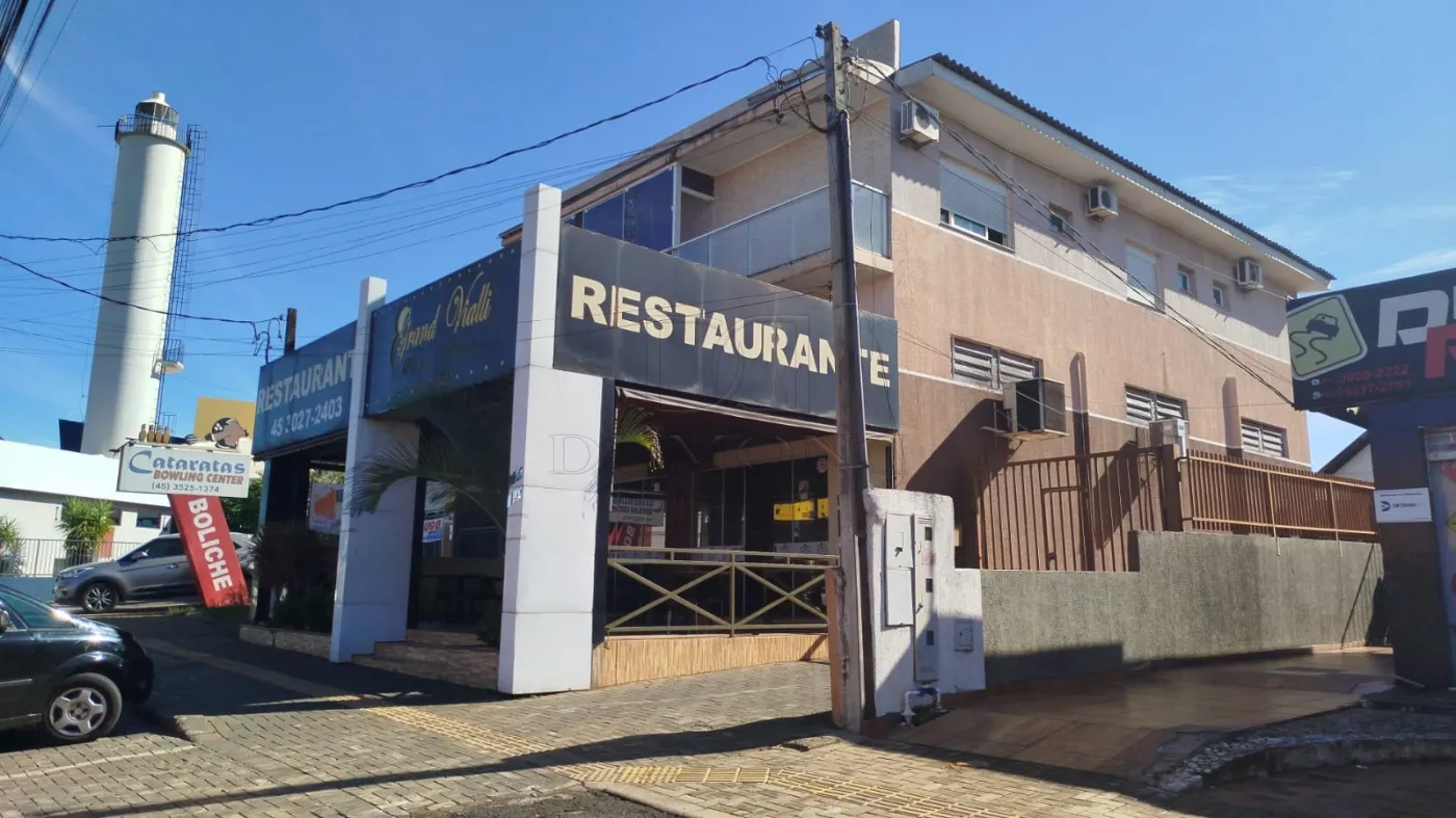 Prédio Comercial e Residencial localizado