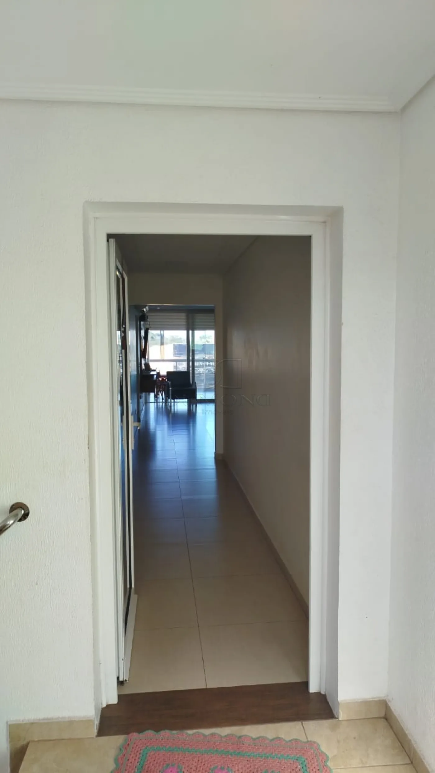 Prédio Comercial e Residencial localizado