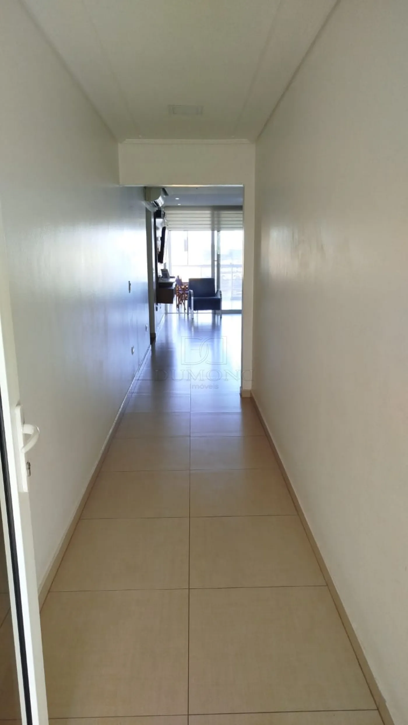 Prédio Comercial e Residencial localizado