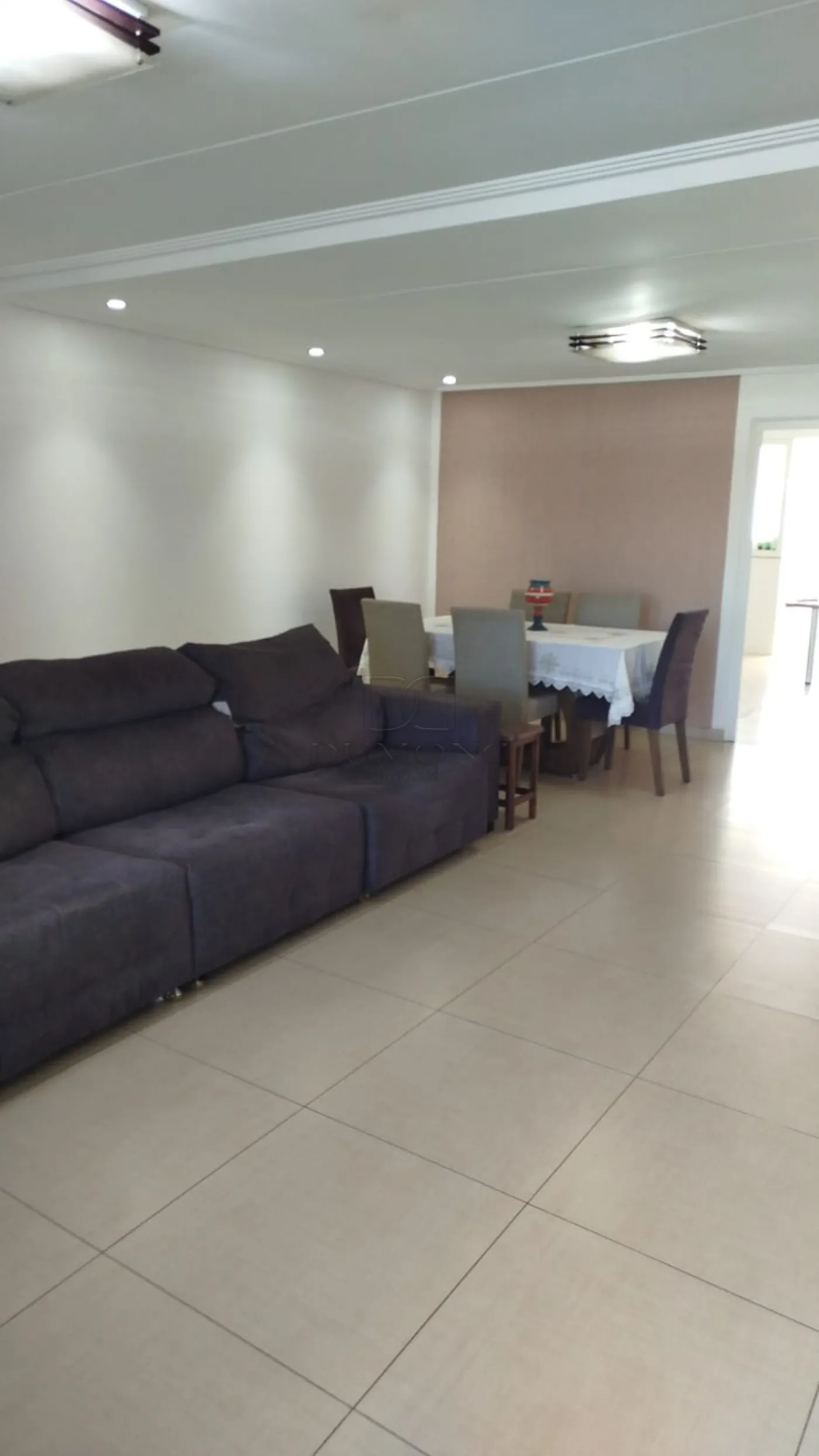 Prédio Comercial e Residencial localizado