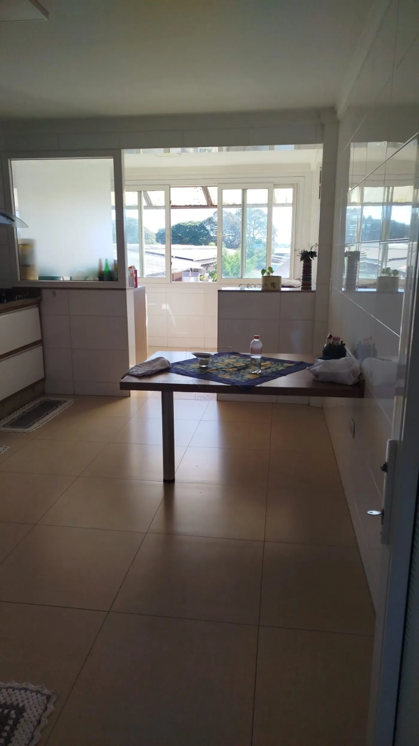 Prédio Comercial e Residencial localizado