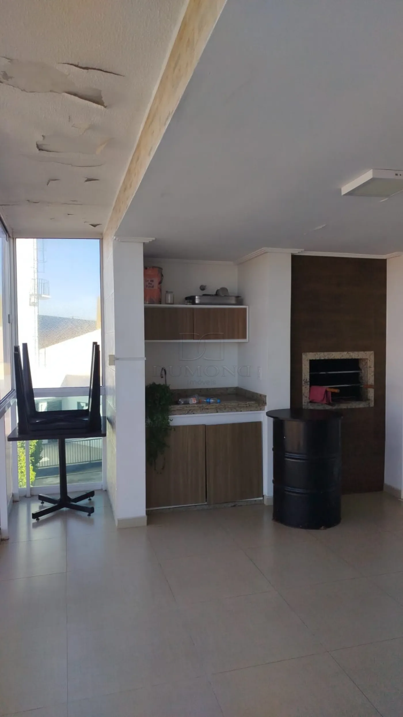 Prédio Comercial e Residencial localizado