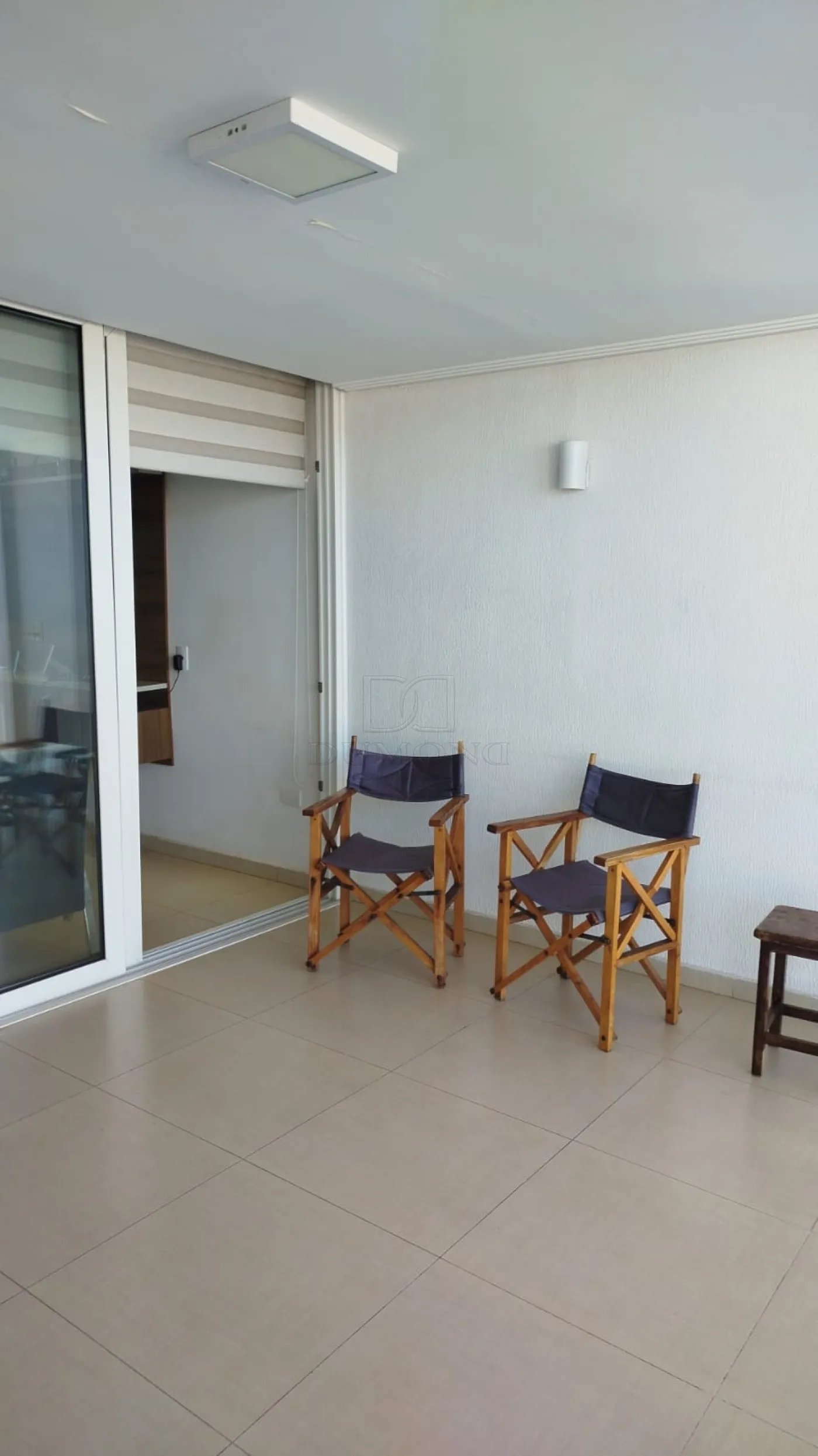 Prédio Comercial e Residencial localizado