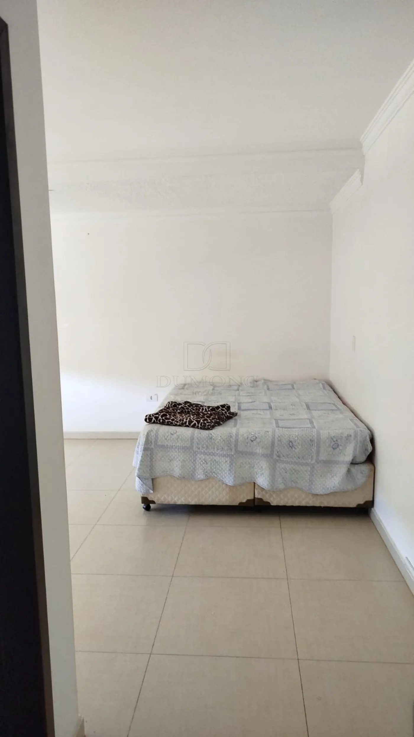 Prédio Comercial e Residencial localizado