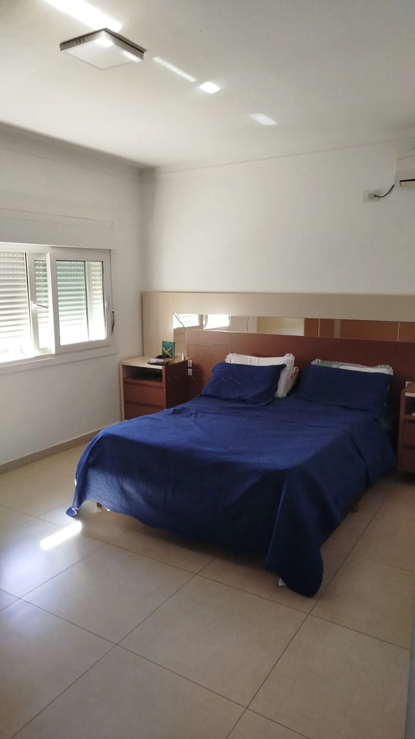 Prédio Comercial e Residencial localizado