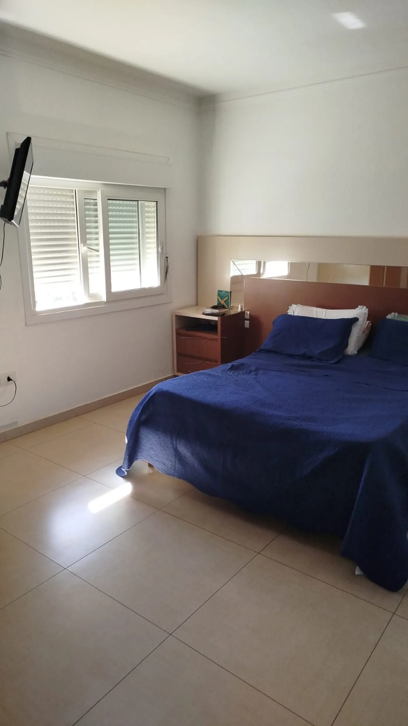 Prédio Comercial e Residencial localizado