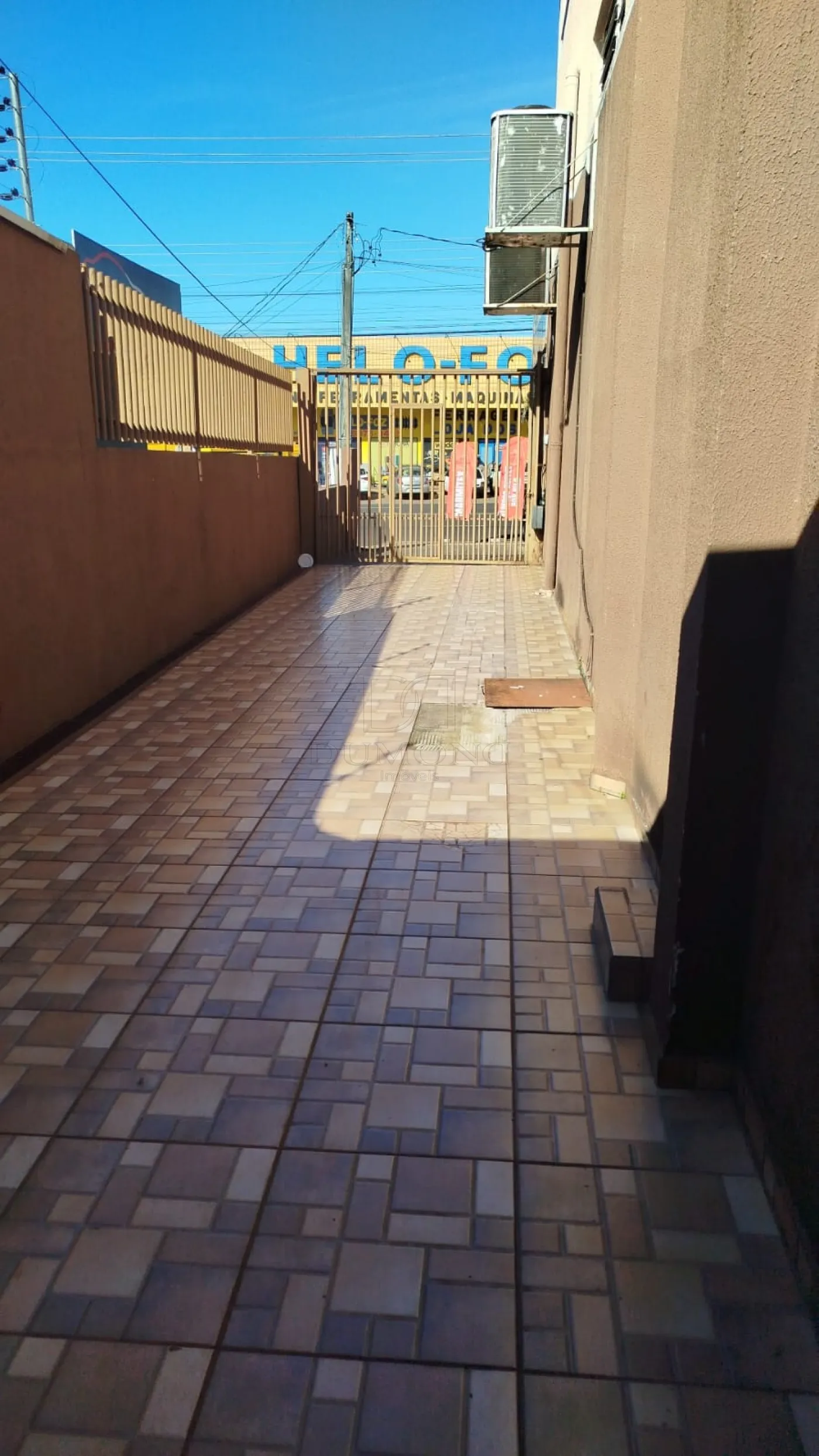 Prédio Comercial e Residencial localizado