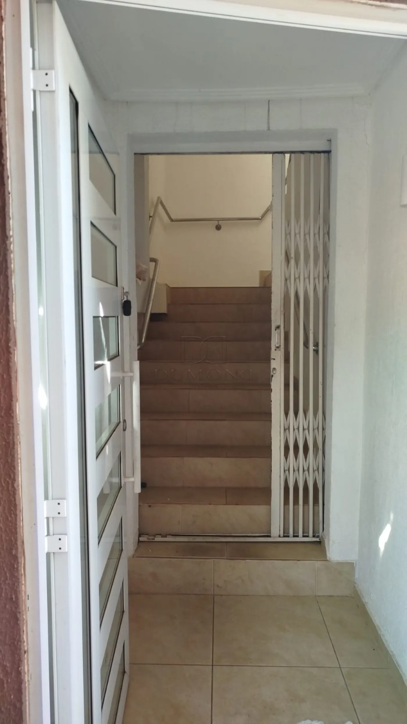 Prédio Comercial e Residencial localizado