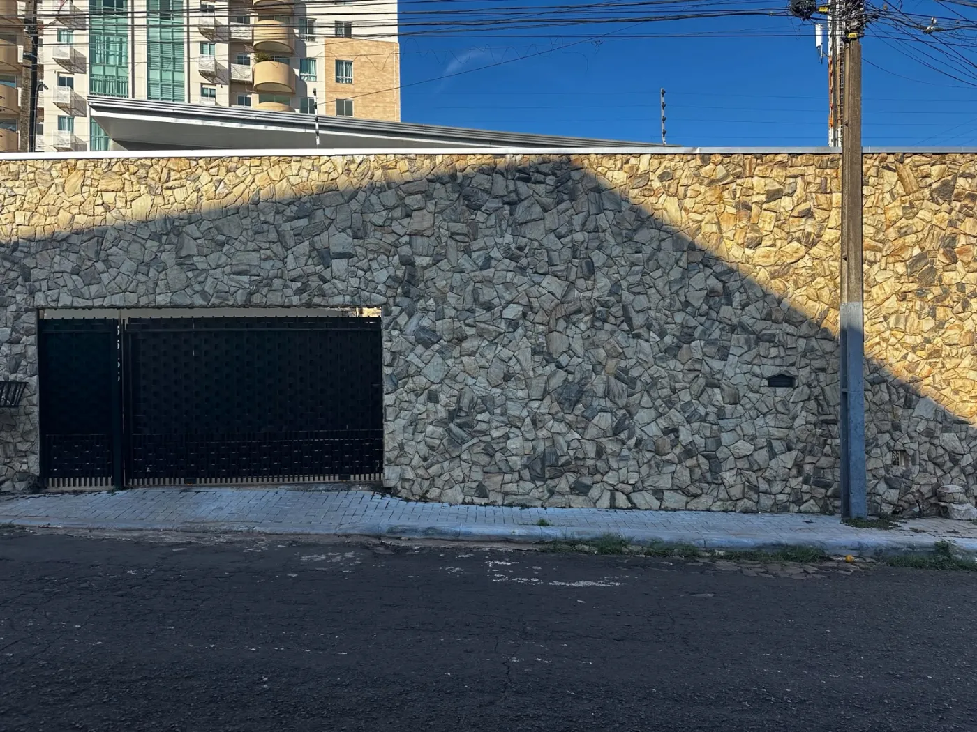 SOBRADO PARA LOCAÇÃO - JARDIM POLO CENTRO COM 3 QUARTOS