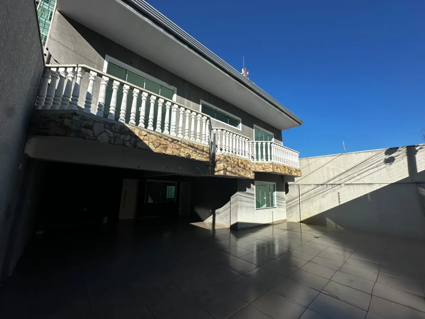SOBRADO PARA LOCAÇÃO - JARDIM POLO CENTRO COM 3 QUARTOS