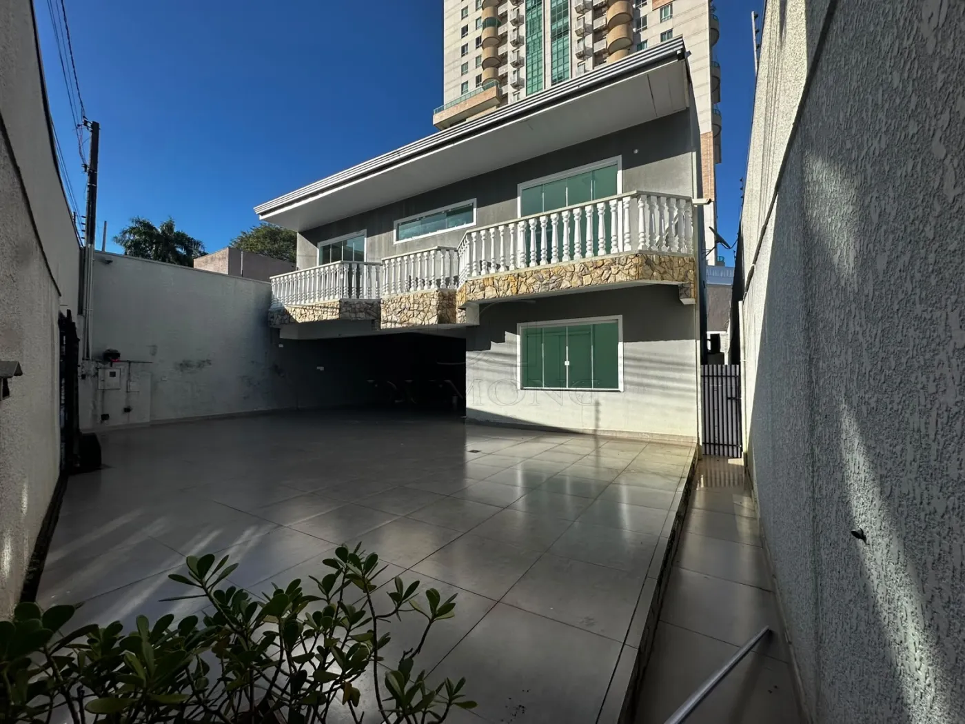 SOBRADO PARA LOCAÇÃO - JARDIM POLO CENTRO COM 3 QUARTOS