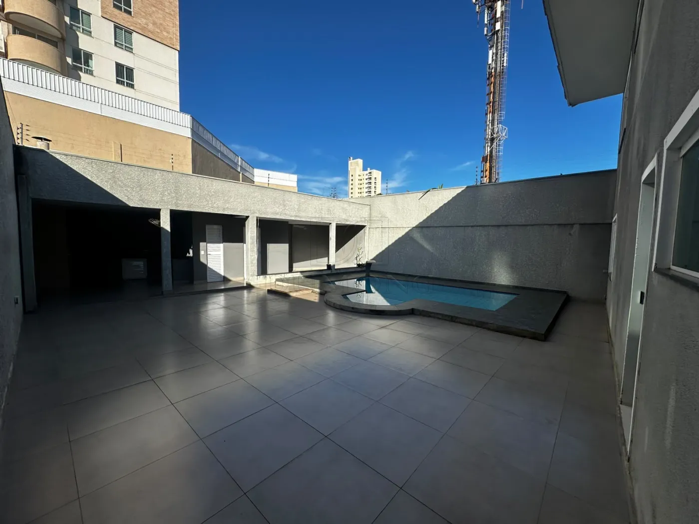 SOBRADO PARA LOCAÇÃO - JARDIM POLO CENTRO COM 3 QUARTOS