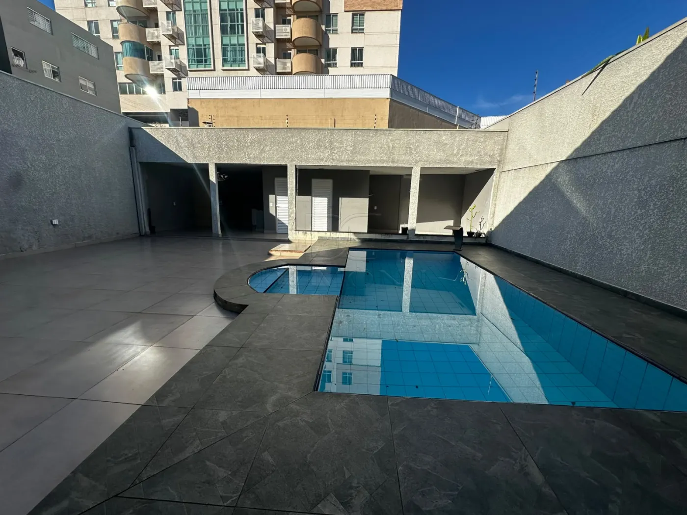 SOBRADO PARA LOCAÇÃO - JARDIM POLO CENTRO COM 3 QUARTOS