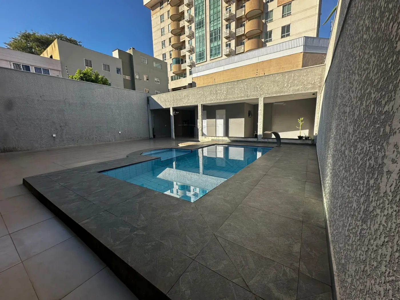 SOBRADO PARA LOCAÇÃO - JARDIM POLO CENTRO COM 3 QUARTOS