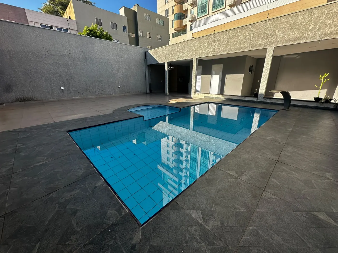 SOBRADO PARA LOCAÇÃO - JARDIM POLO CENTRO COM 3 QUARTOS