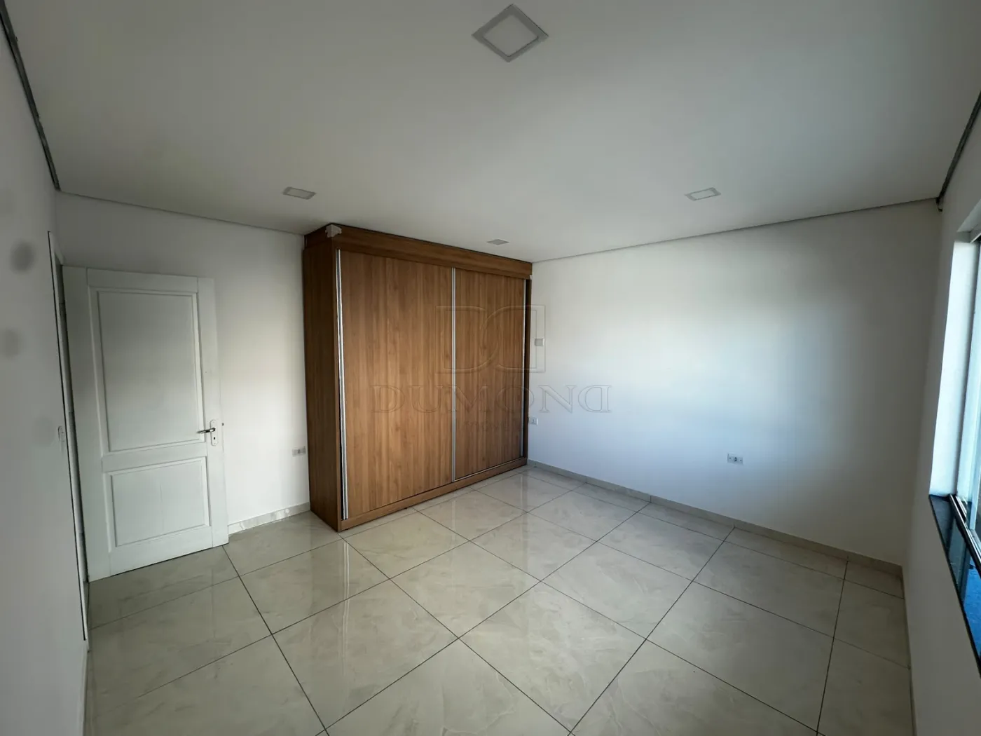 SOBRADO PARA LOCAÇÃO - JARDIM POLO CENTRO COM 3 QUARTOS