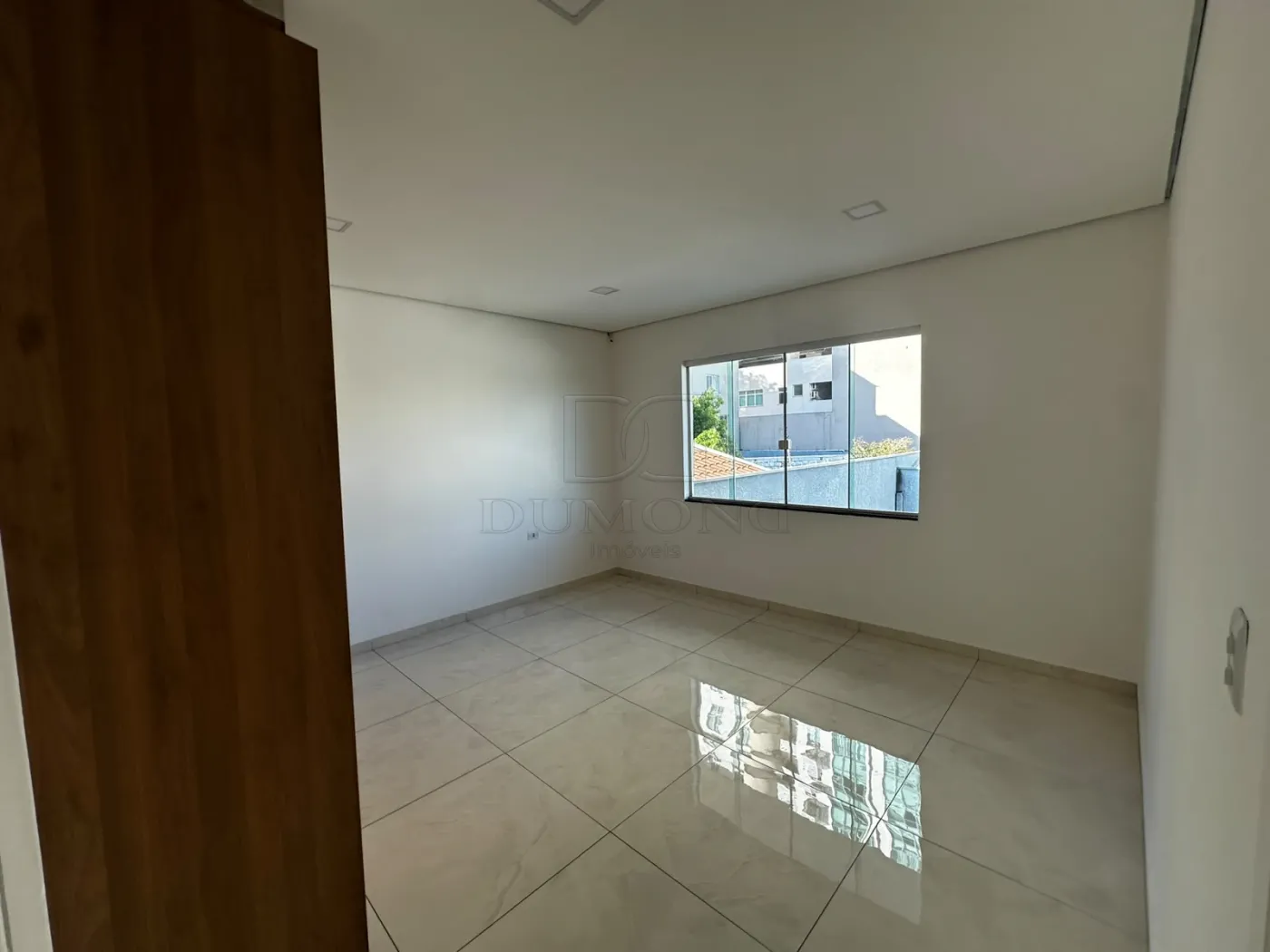SOBRADO PARA LOCAÇÃO - JARDIM POLO CENTRO COM 3 QUARTOS