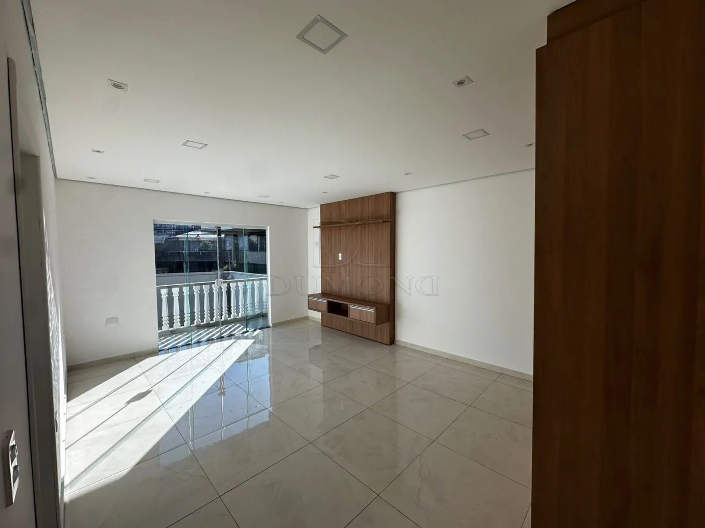 SOBRADO PARA LOCAÇÃO - JARDIM POLO CENTRO COM 3 QUARTOS