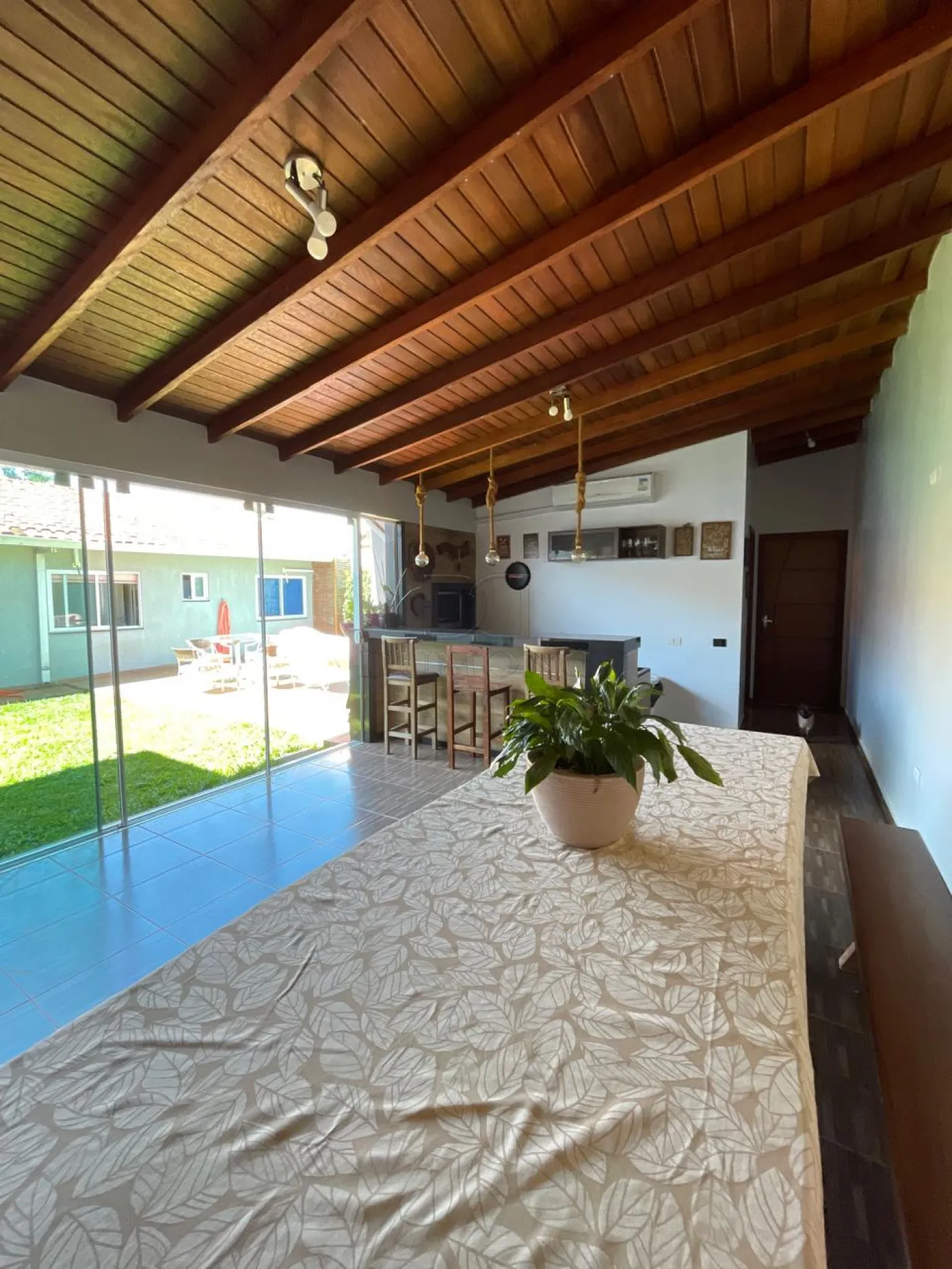 LINDA CASA A VENDA NO LANCASTER, CONFORTO, SOFISTICAÇÃO E EXCELENTE LOCALIZAÇÃO.