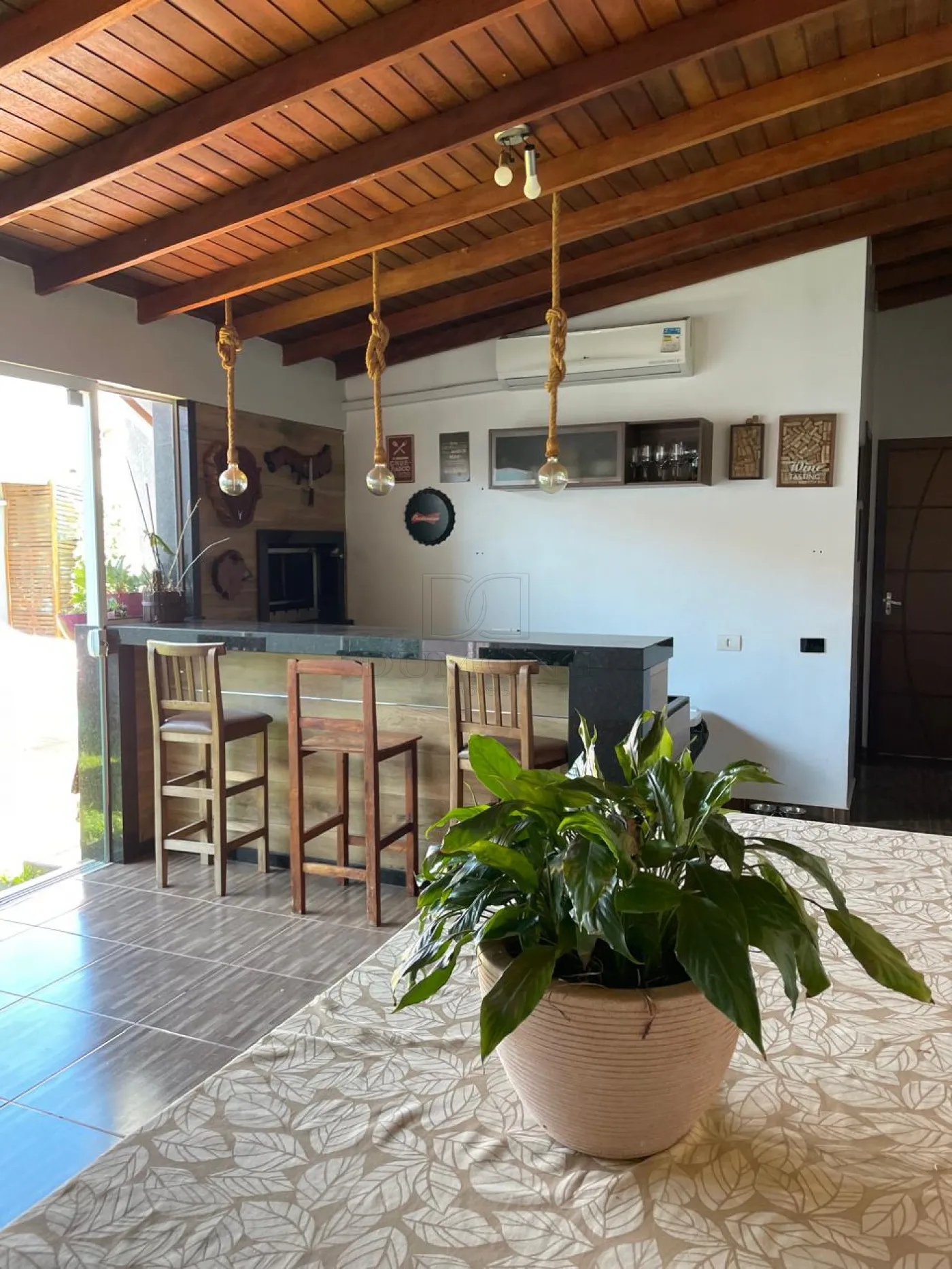 LINDA CASA A VENDA NO LANCASTER, CONFORTO, SOFISTICAÇÃO E EXCELENTE LOCALIZAÇÃO.
