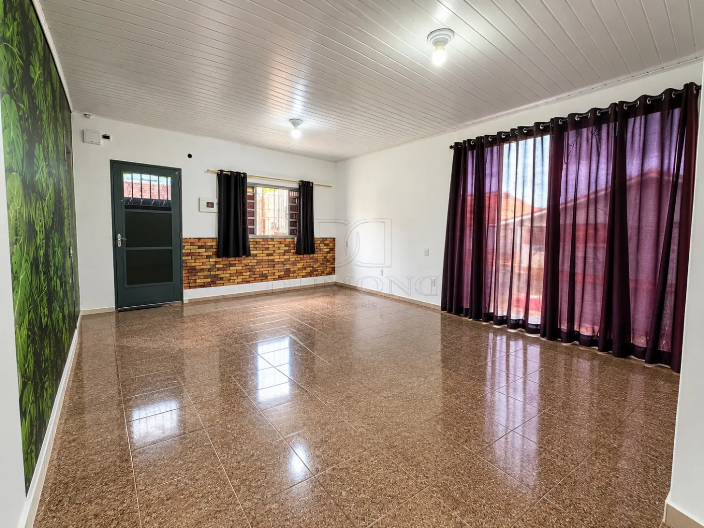 Casa Ampla com Estrutura Residencial e Comercial