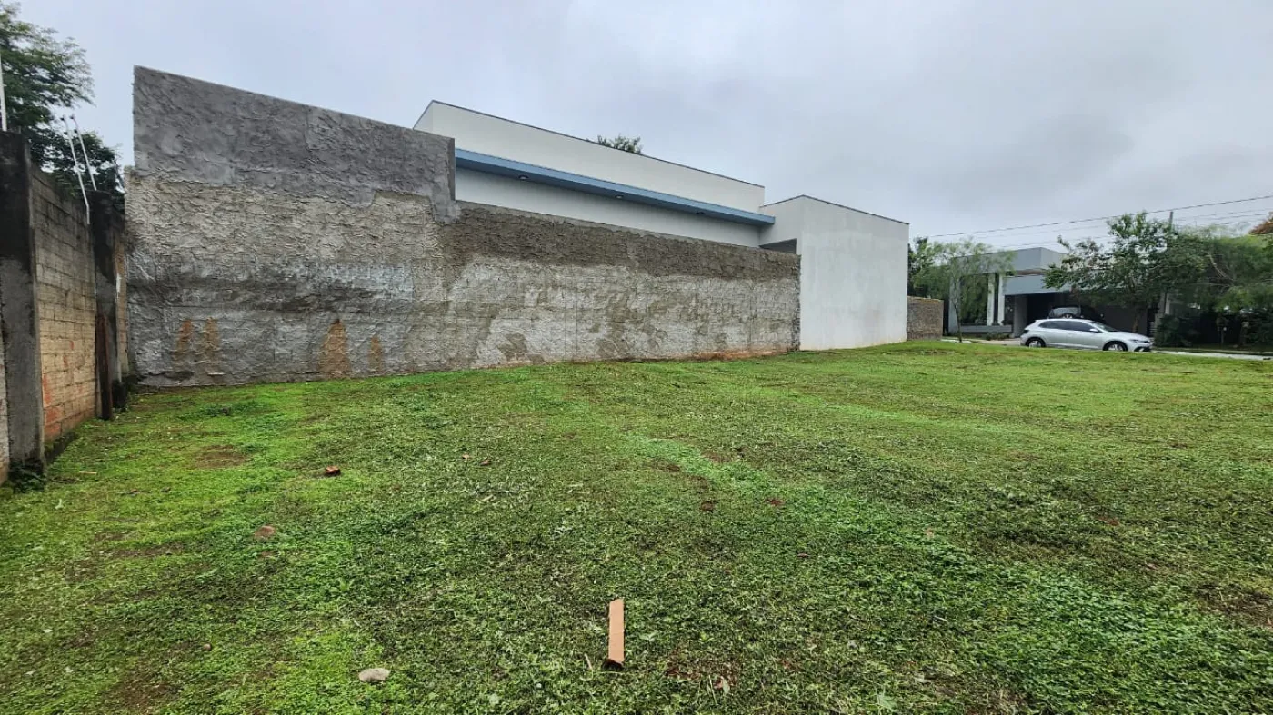 TERRENO RESIDENCIAL NO CONDOMÍNIO HORIZONTAL FECHADO ARARAS DE 300 M² EM FOZ DO IGUAÇU/PR