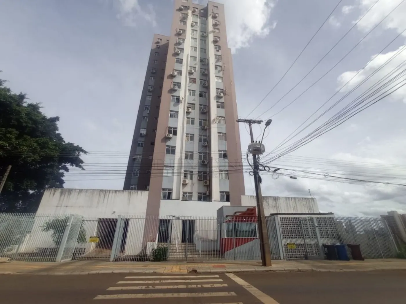Apartamento no Edifício Cheverny, Centro de Foz do Iguaçu - PR