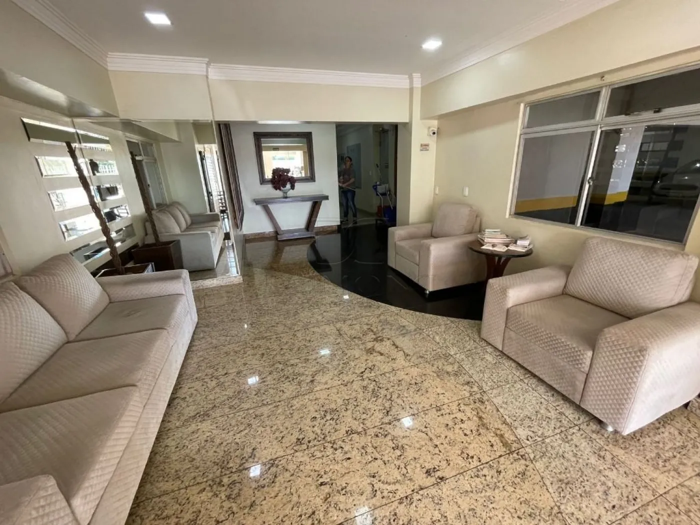 Apartamento no Edifício Cheverny, Centro de Foz do Iguaçu - PR