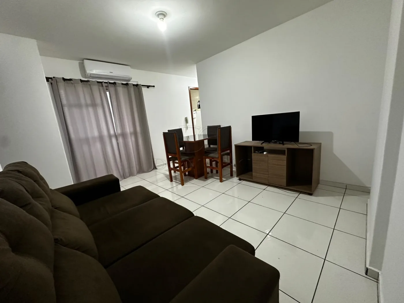 Apartamento no Edifício Cheverny, Centro de Foz do Iguaçu - PR