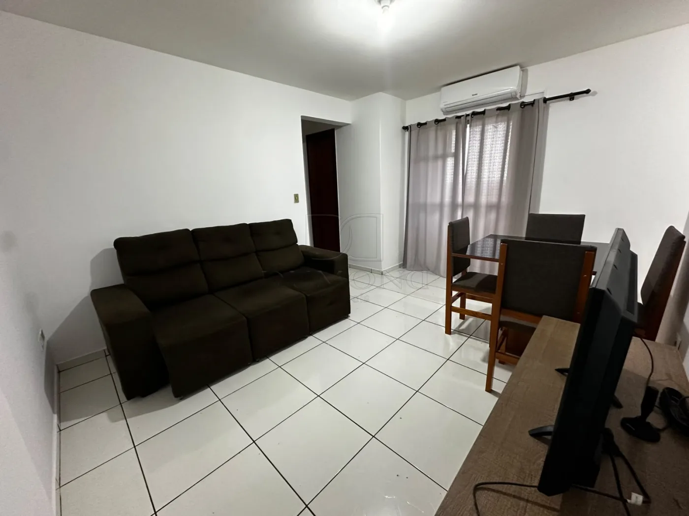 Apartamento no Edifício Cheverny, Centro de Foz do Iguaçu - PR