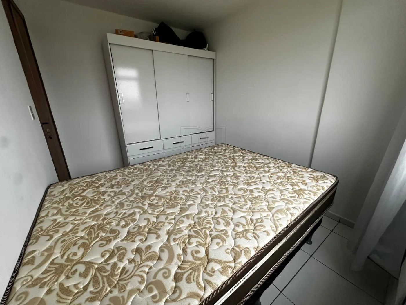 Apartamento no Edifício Cheverny, Centro de Foz do Iguaçu - PR