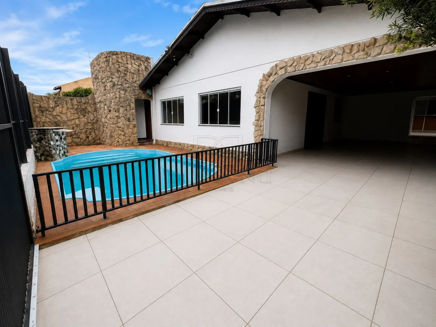 Casa com 3 dormitórios, sendo 2 suítes, para locação no Conjunto Libra, Foz do Iguaçu/PR