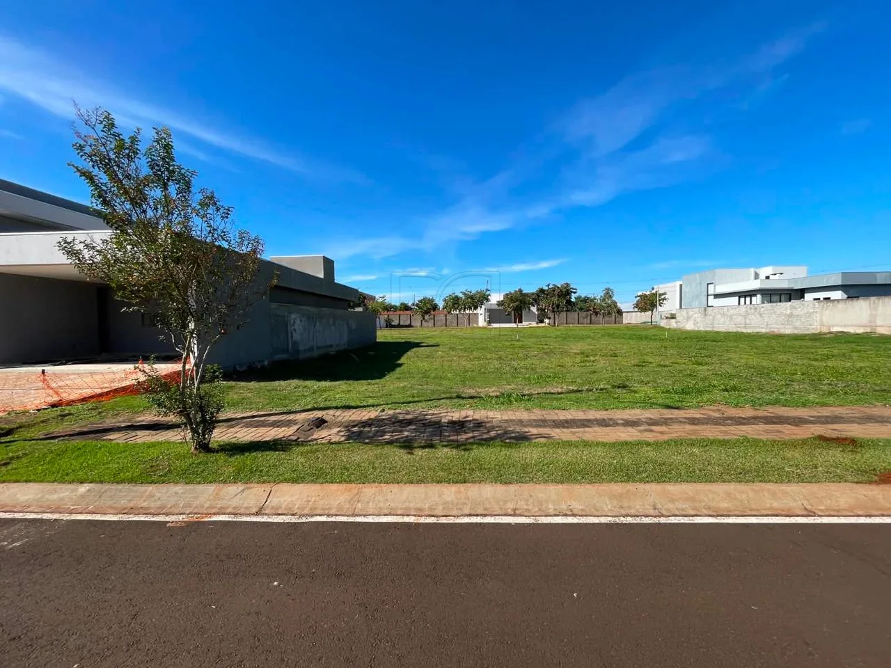 Terreno à venda com 300.00 m²  no Carimã em Foz do Iguaçu/PR