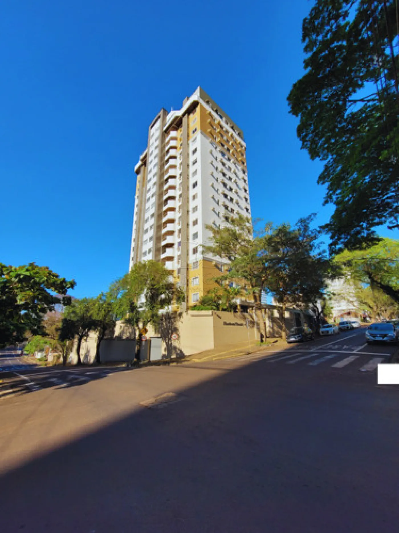 ALUGA-SE EXCELENTE APARTAMENTO NO CONDOMÍNIO RESIDENCIAL VIVALDI COM 108 M² EM FOZ DO IGUAÇU/PR