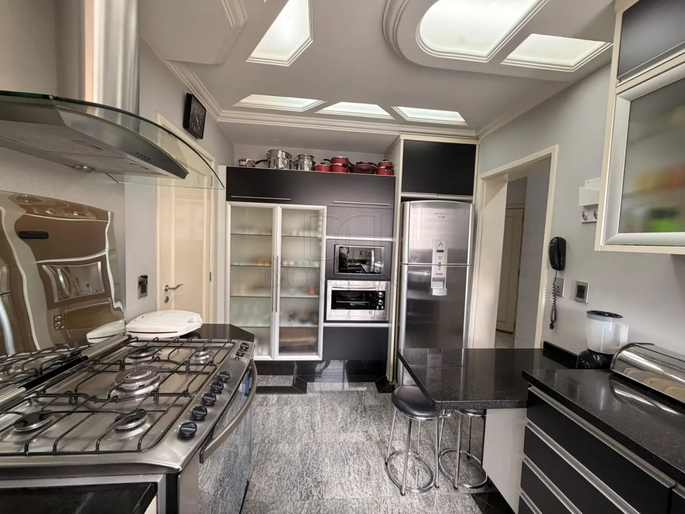 APARTAMENTO PARA VENDA E LOCAÇÃO NO EDIFÍCIO MAISON CLASSIC EM FOZ DO IGUAÇU/PR