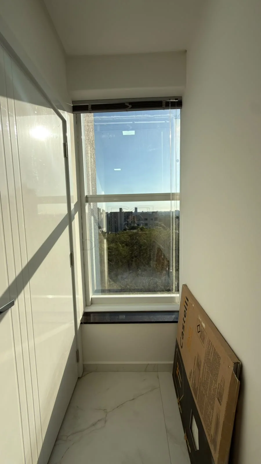 SALA COMERCIAL SEMI MOBILIADA PARA LOCAÇÃO NO EDIFÍCIO CAESAR TOWER!