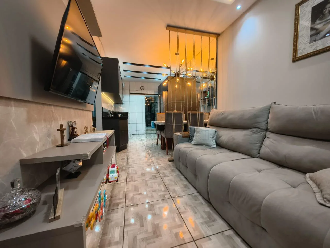 EXCELENTE CASA À VENDA COM 02 DORMITÓRIOS NO JARDIM OURO VERDE
