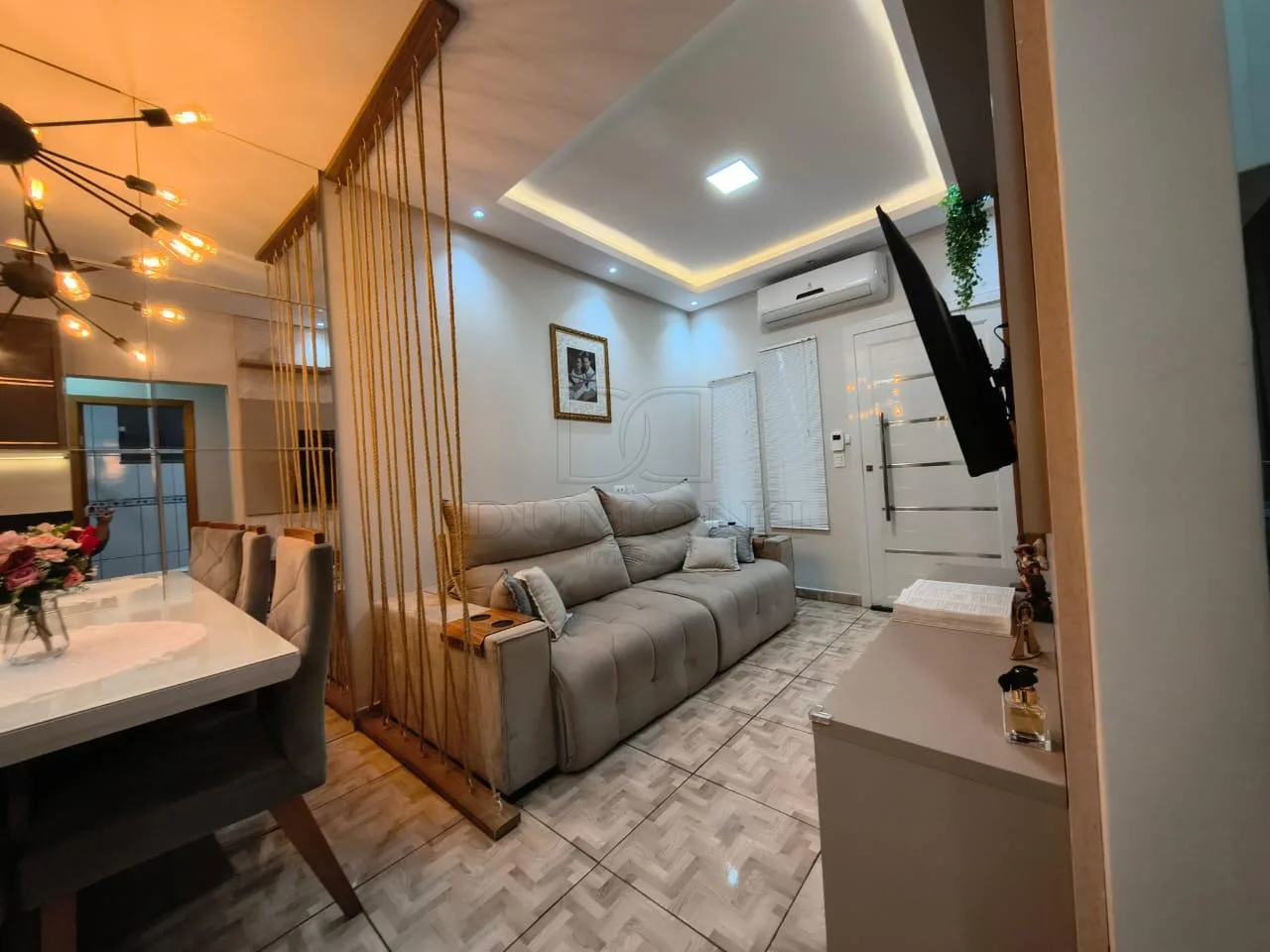 EXCELENTE CASA À VENDA COM 02 DORMITÓRIOS NO JARDIM OURO VERDE