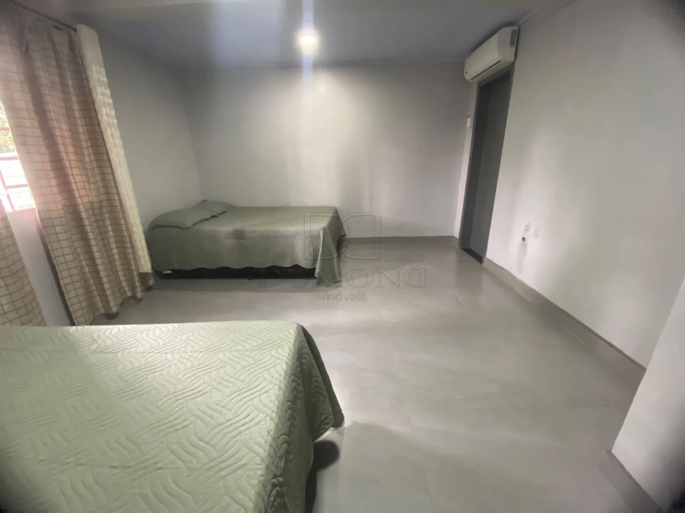 Casa Espaçosa com 5 Quartos na Vila A ? Próxima ao Costa Cavalcanti