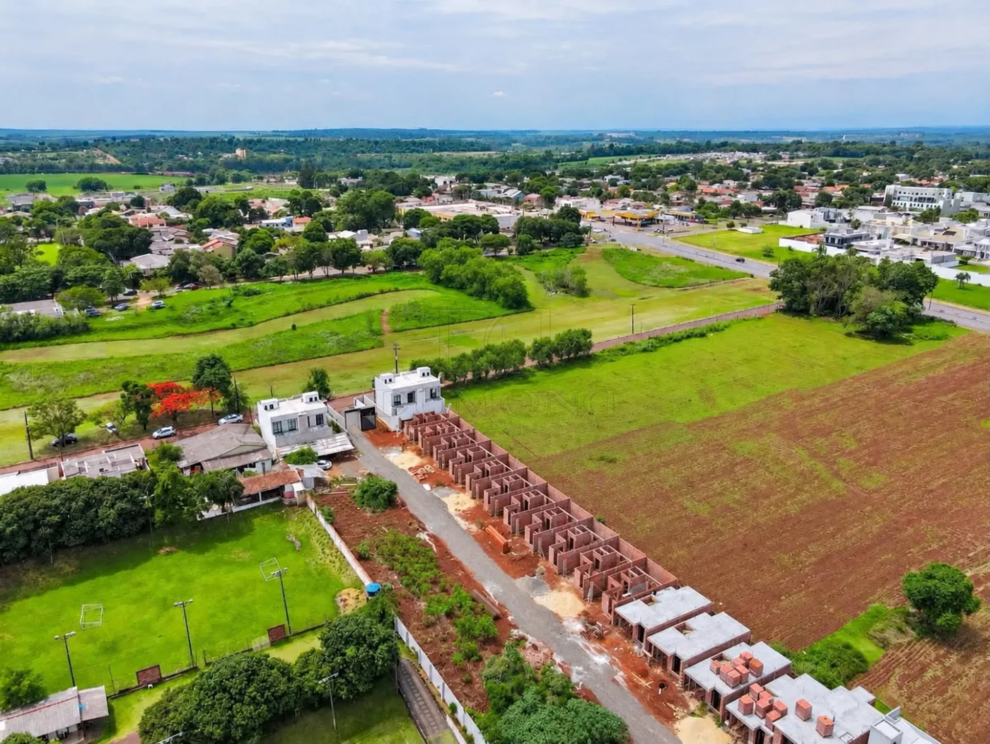 Sobrado moderno com 3 suítes no Residencial Nevada | Conforto e espaço para sua família
