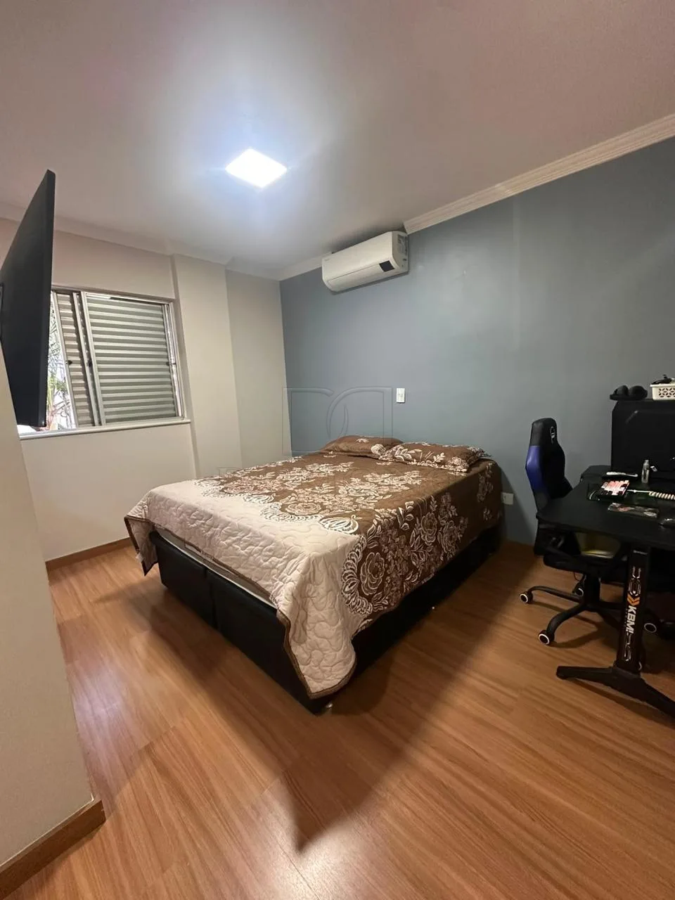 Apartamento com 2 dormitórios, sendo 1 suíte com closet, no Edifício Residencial Shangri-Lá