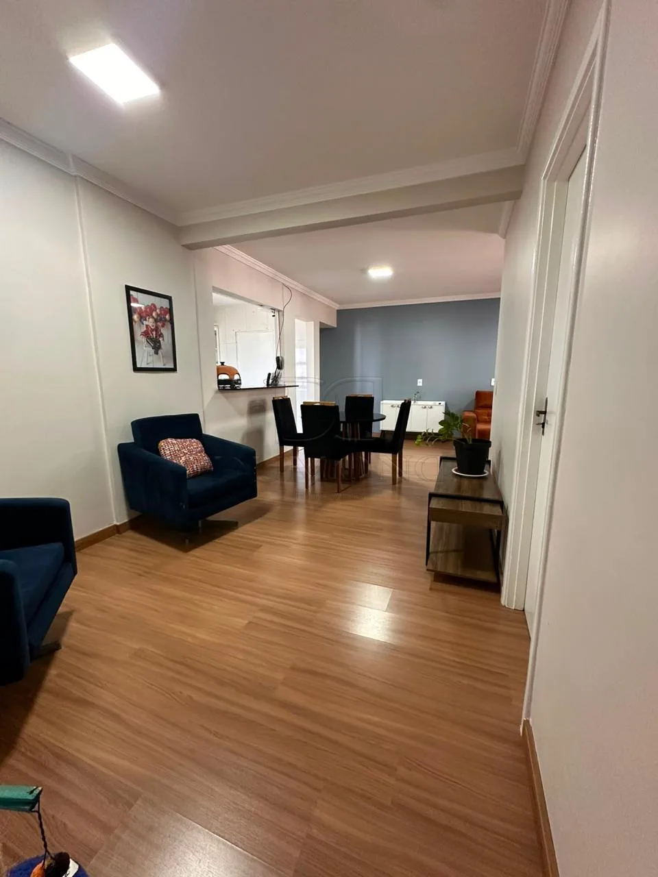 Apartamento com 2 dormitórios, sendo 1 suíte com closet, no Edifício Residencial Shangri-Lá