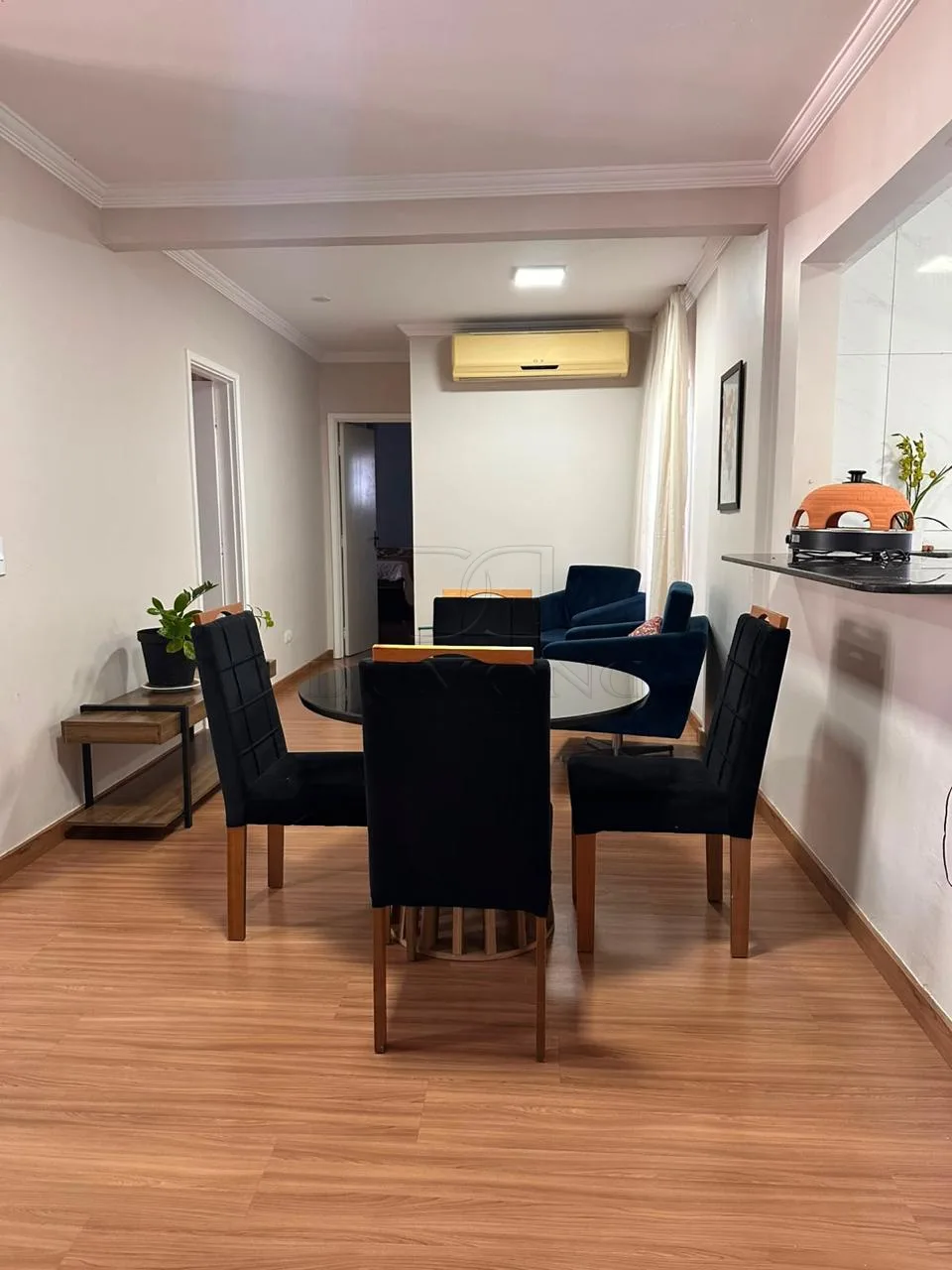 Apartamento com 2 dormitórios, sendo 1 suíte com closet, no Edifício Residencial Shangri-Lá