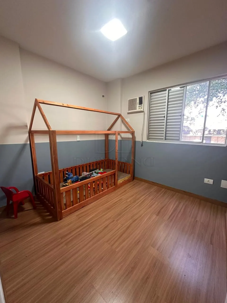 Apartamento com 2 dormitórios, sendo 1 suíte com closet, no Edifício Residencial Shangri-Lá