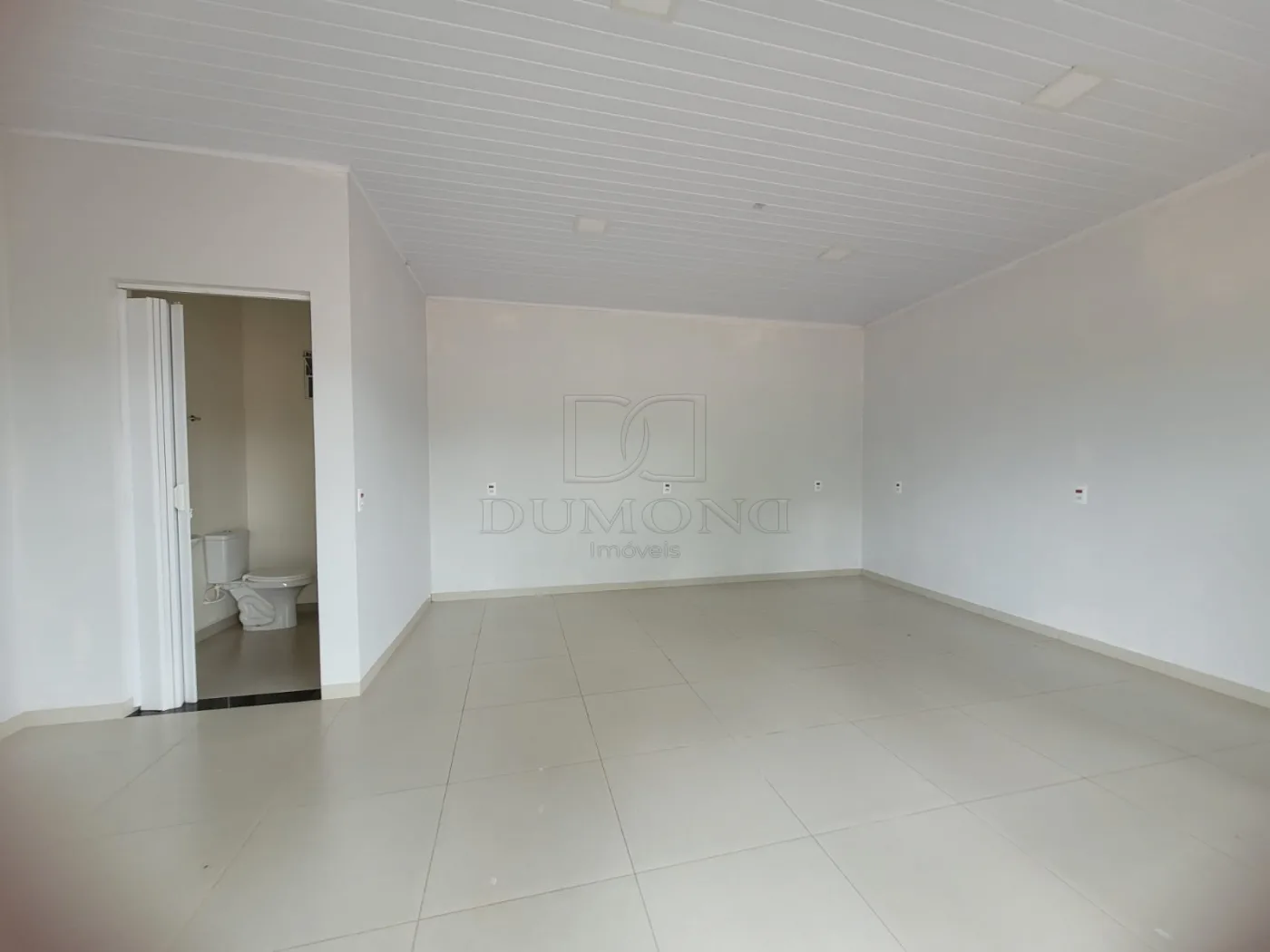 Casa com Sala Comercial à Frente, 2 Quartos, Garagem para 2 Carros e Espaço para Ampliar em Foz do Iguaçu.