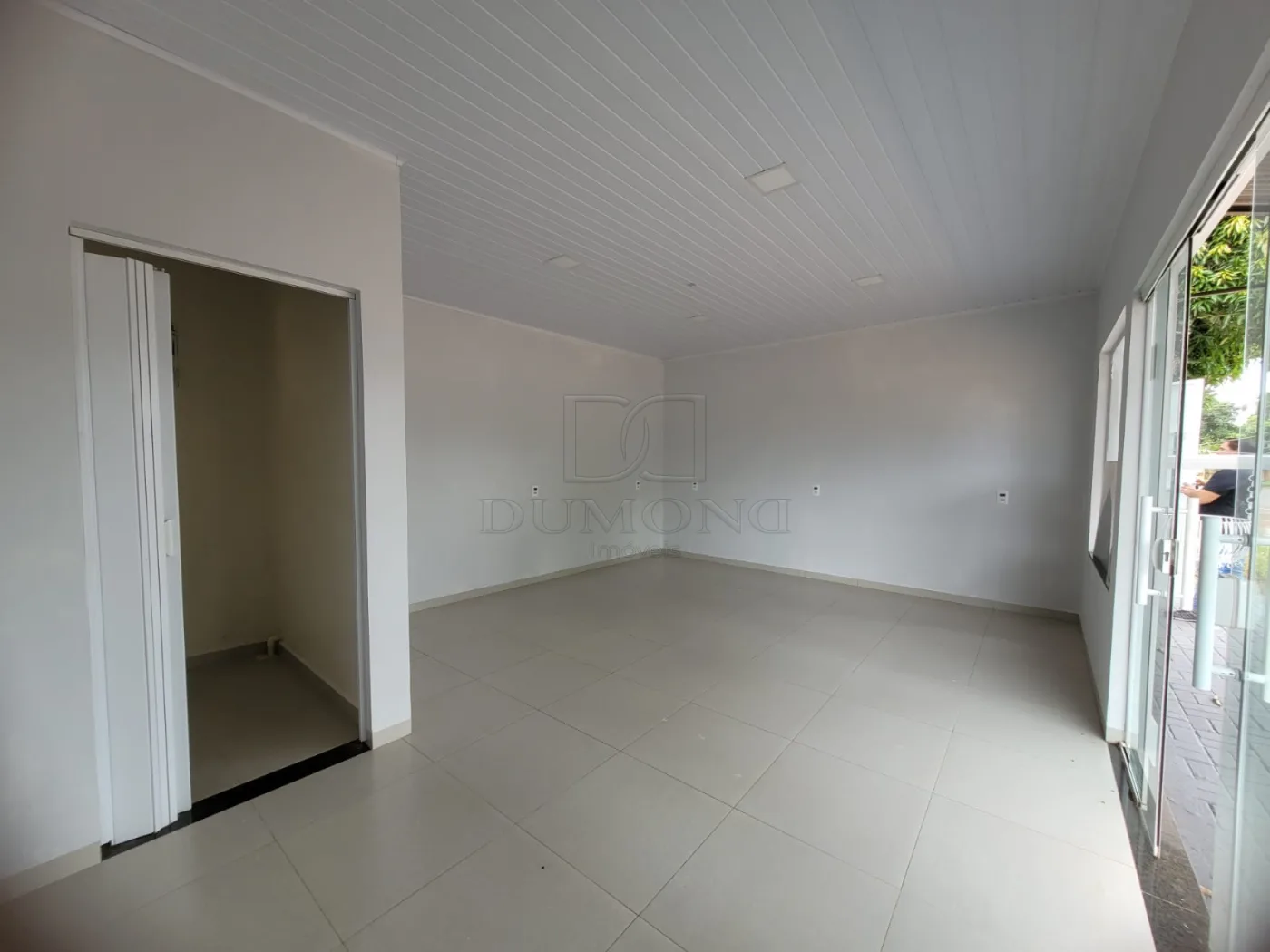 Casa com Sala Comercial à Frente, 2 Quartos, Garagem para 2 Carros e Espaço para Ampliar em Foz do Iguaçu.
